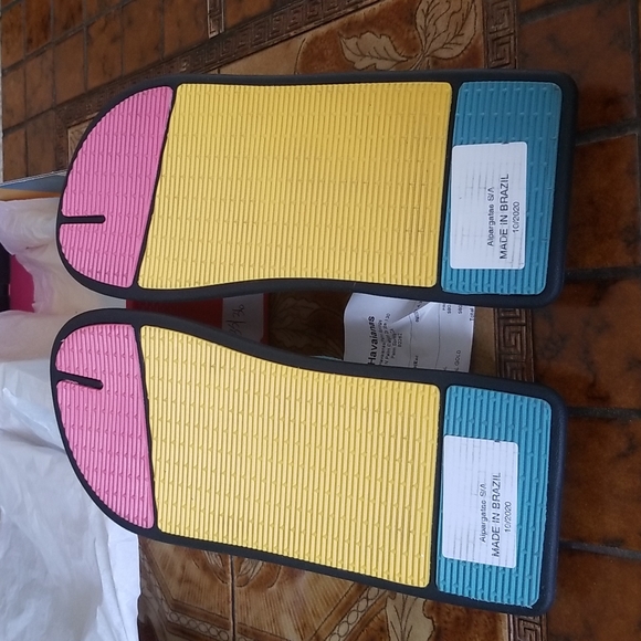 NWT HAVAIANAS flip flops - Picture 11 of 13